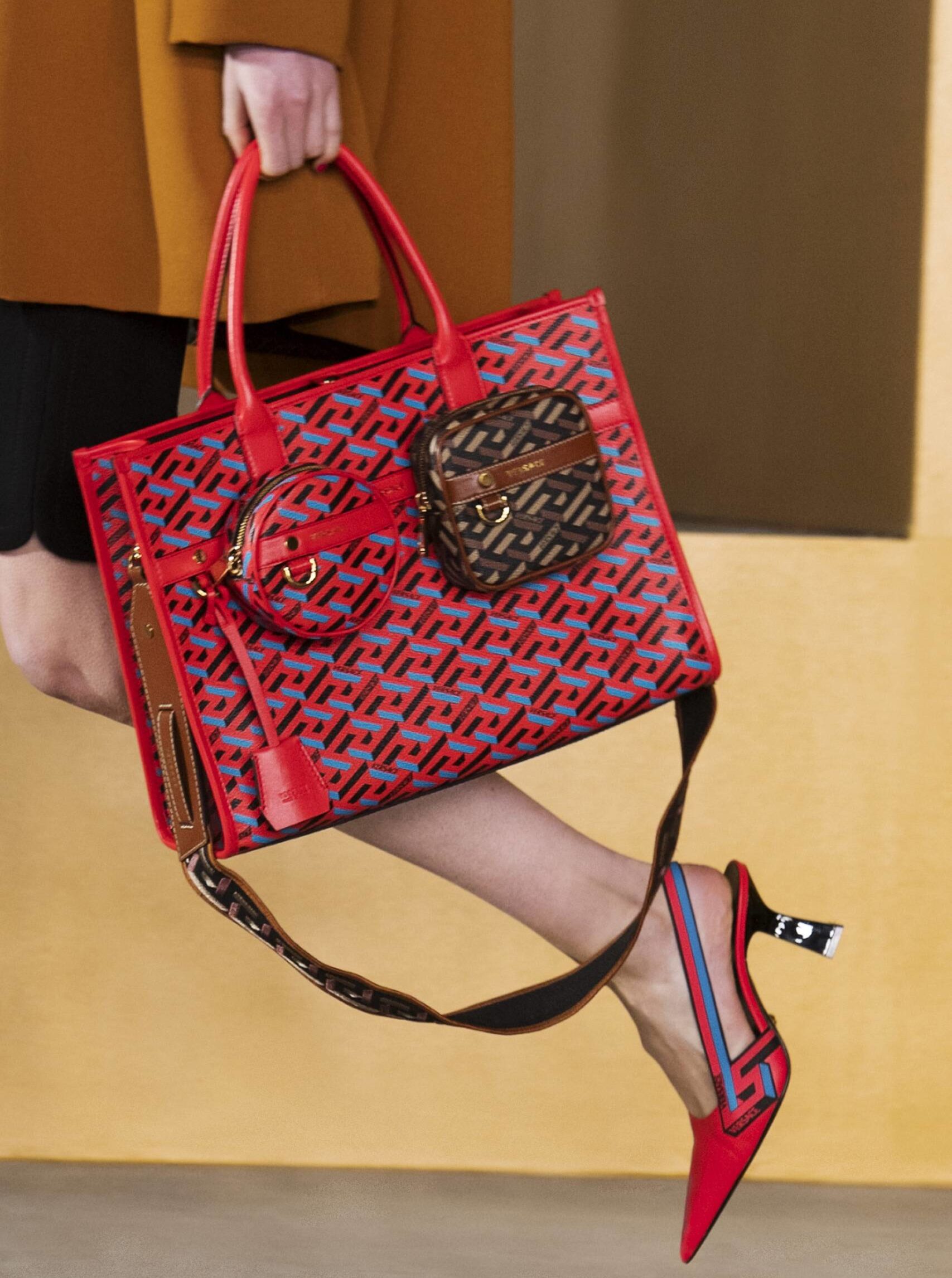 00008a-VERSACE-FALL-21-DETAILS-scaled