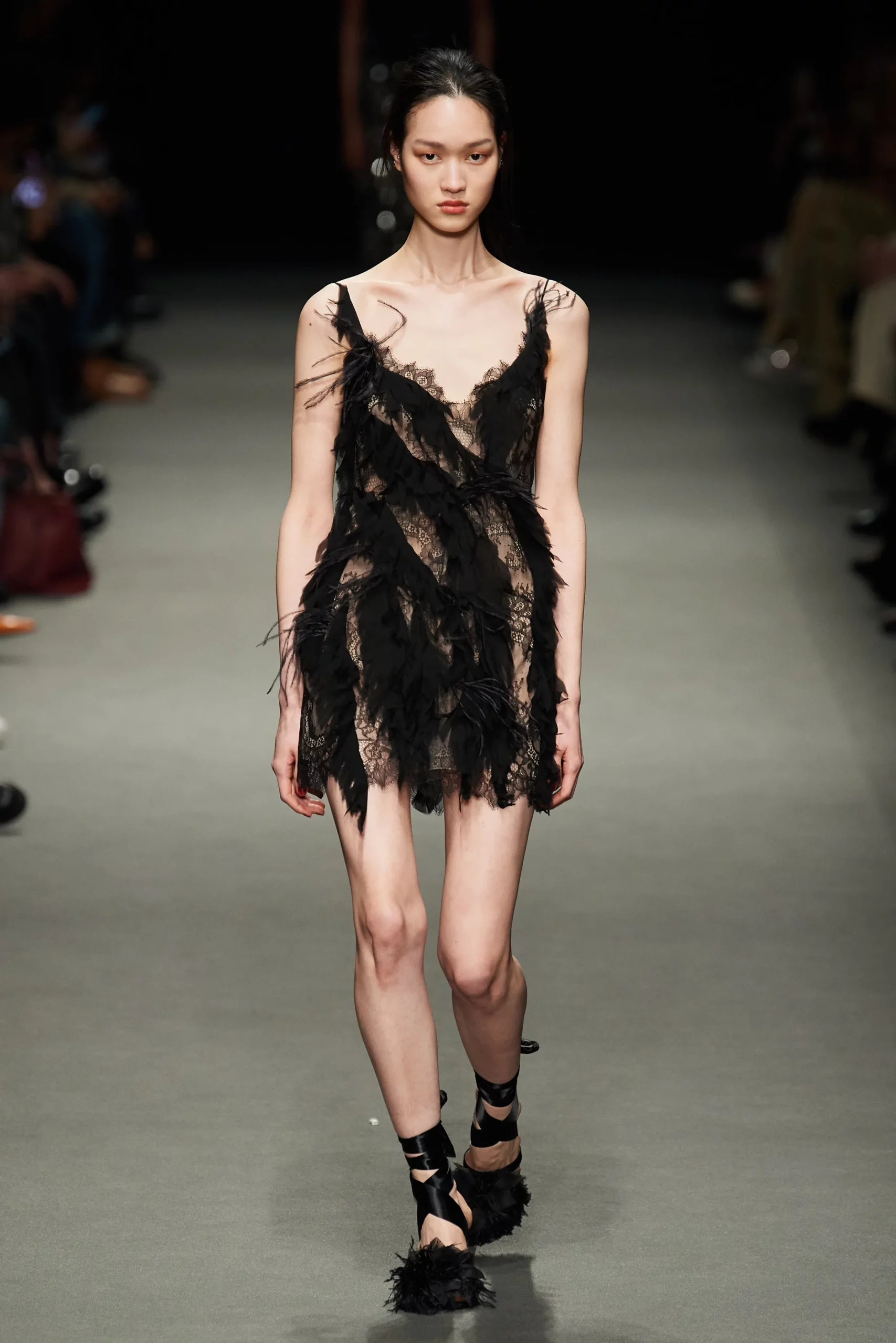 00036-alberta-ferretti-fall-2022-ready-to-wear-credit-gorunway.jpg 2